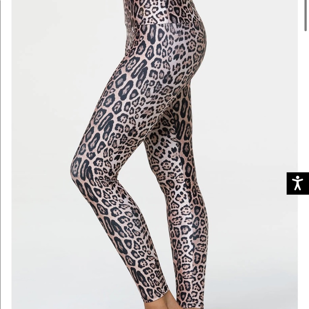 Onzie High rise leopard leggings